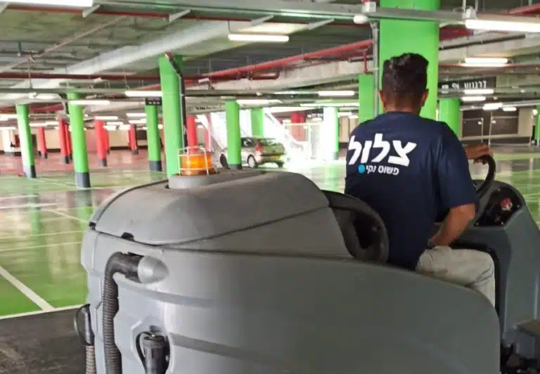 ניקוי חניונים